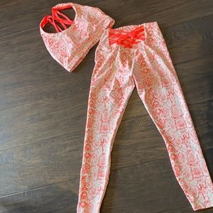 Fabletics workout set! 🧡💛